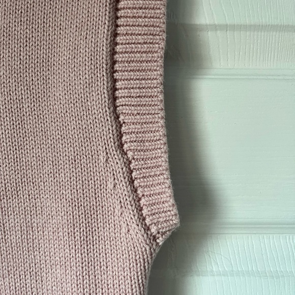 🌸 Aritzia Wilfred - Merino Wool Blend Fitted Sweater Vest, High Neck - Pink - Picture 7 of 8